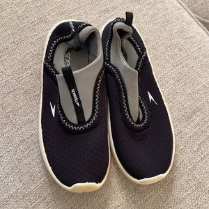 Boys Speedo Water Shoes Size M 2/3